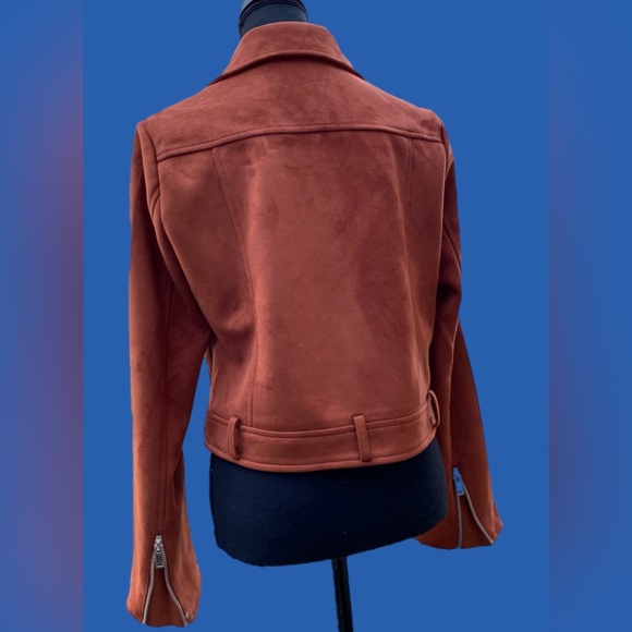 FOREVER 21
Jacket size M 
Brown color - front zipper - pocket - Picture 7 of 16